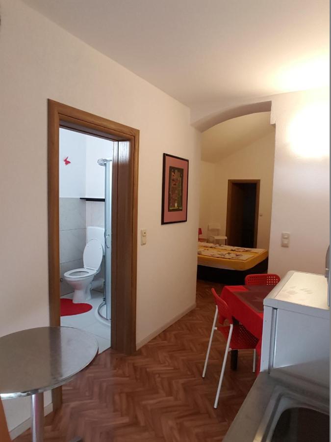 Apartments Megi Biograd Na Moru Exterior photo